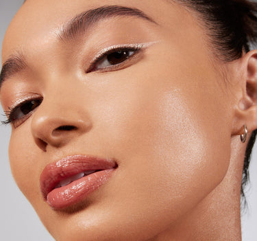 {Medium 12W} Lightform Extended Hydration Foundation on a model